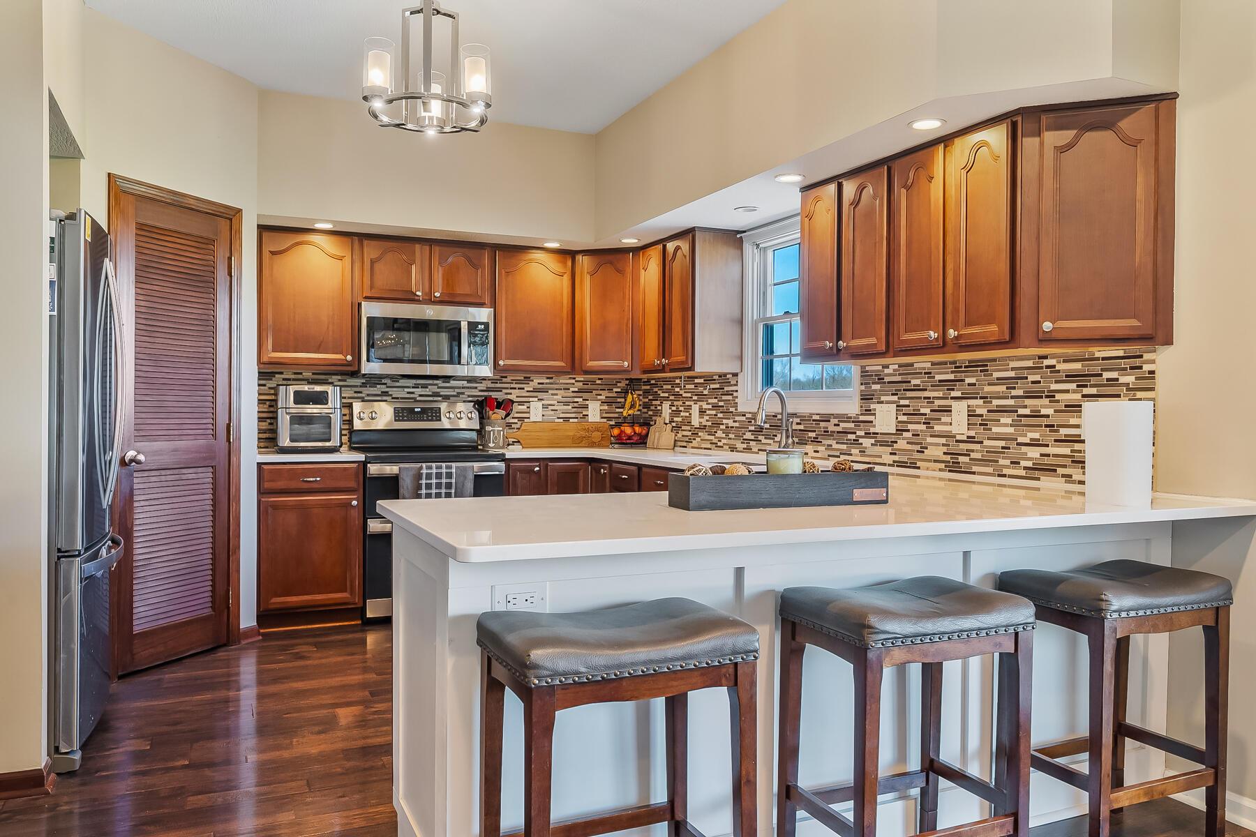 4330 Stover Road Ostrander, OH 43061 - Photo 28 of 66 Breakfast Bar