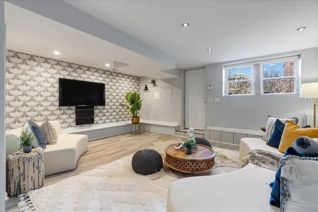 $830,000 | 1824 North Wood Street, Chicago, IL 60622