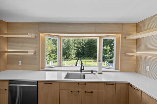 $880,000 | 37 Dye Hill Road, Hopkinton, RI 02832