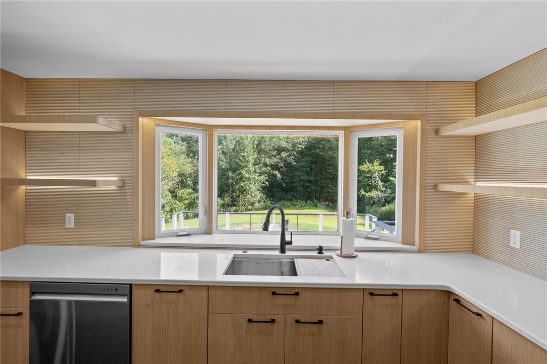 37 Dye Hill Road Hopkinton, RI 02832 - Photo 8 of 50