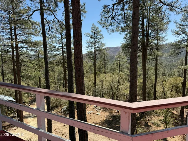 a view of livingroom with furniture