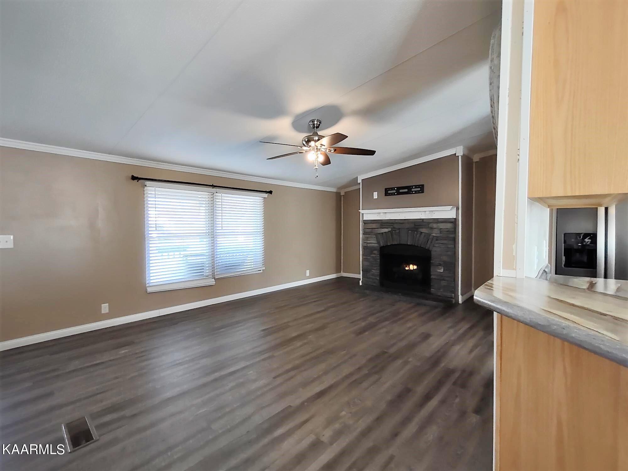 358 Ikey Duncan Road Huntsville, TN 37756 - Photo 8 of 21 Living