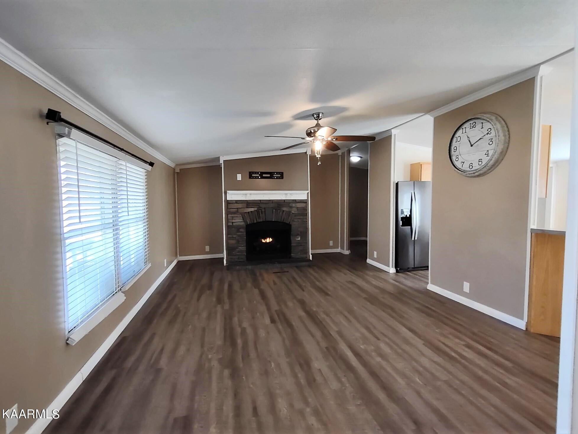 358 Ikey Duncan Road Huntsville, TN 37756 - Photo 9 of 21 Living 2