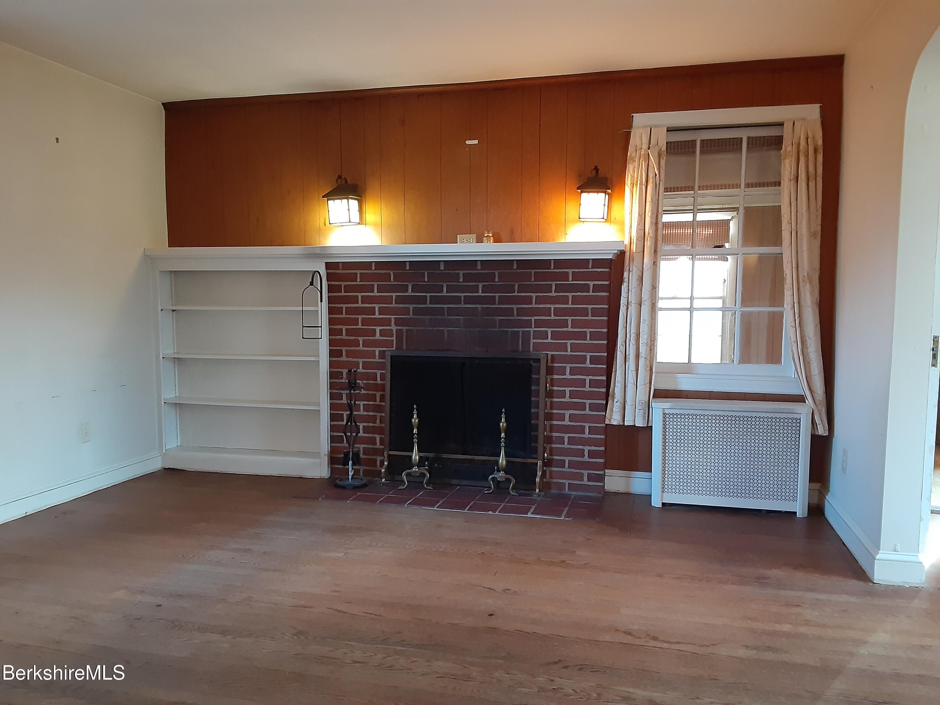 32 Jason Street Pittsfield, MA 01201 - Photo 4 of 12 32 Jason St. living room
