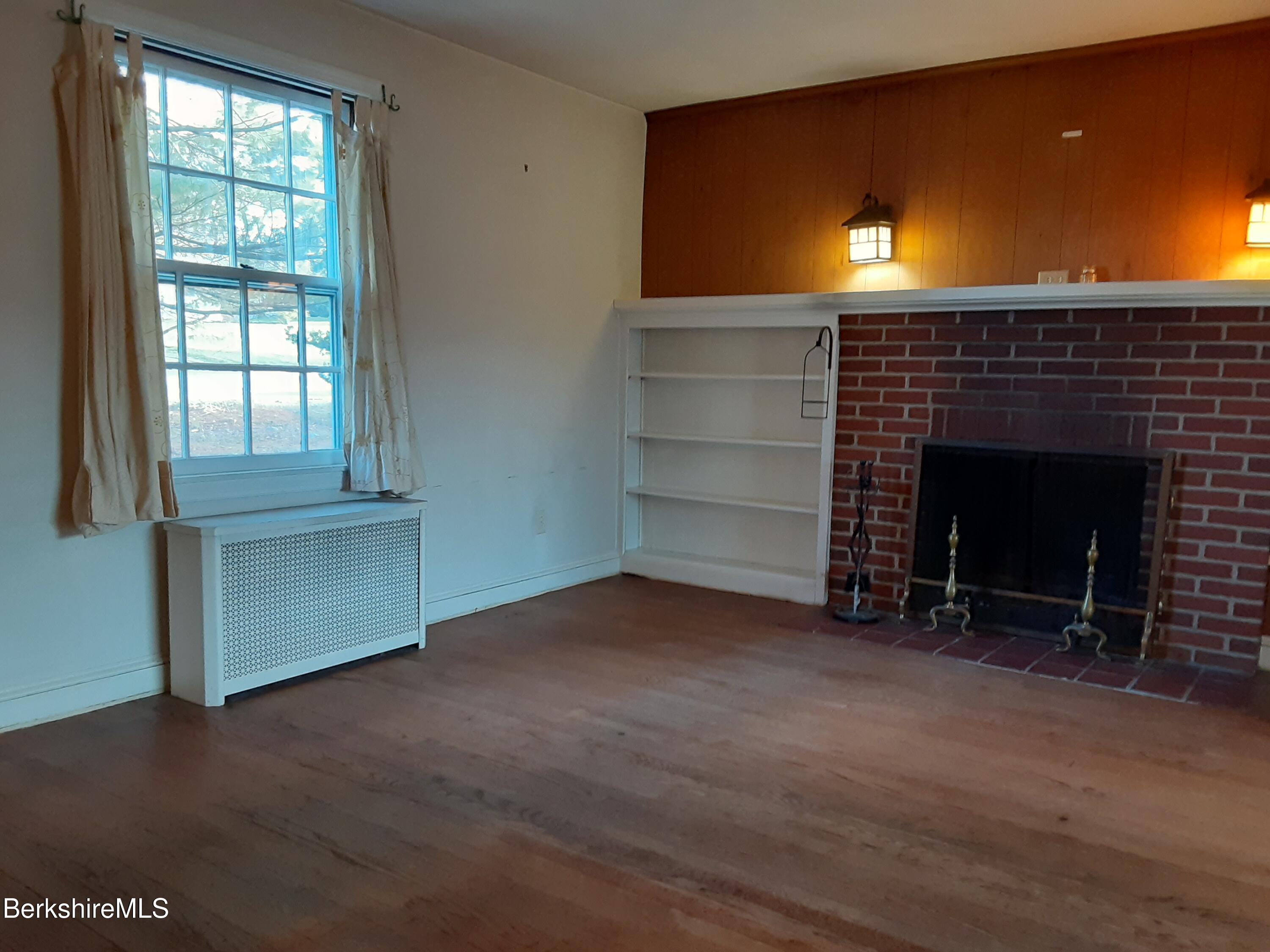 32 Jason Street Pittsfield, MA 01201 - Photo 5 of 12 32 Jason St. living room