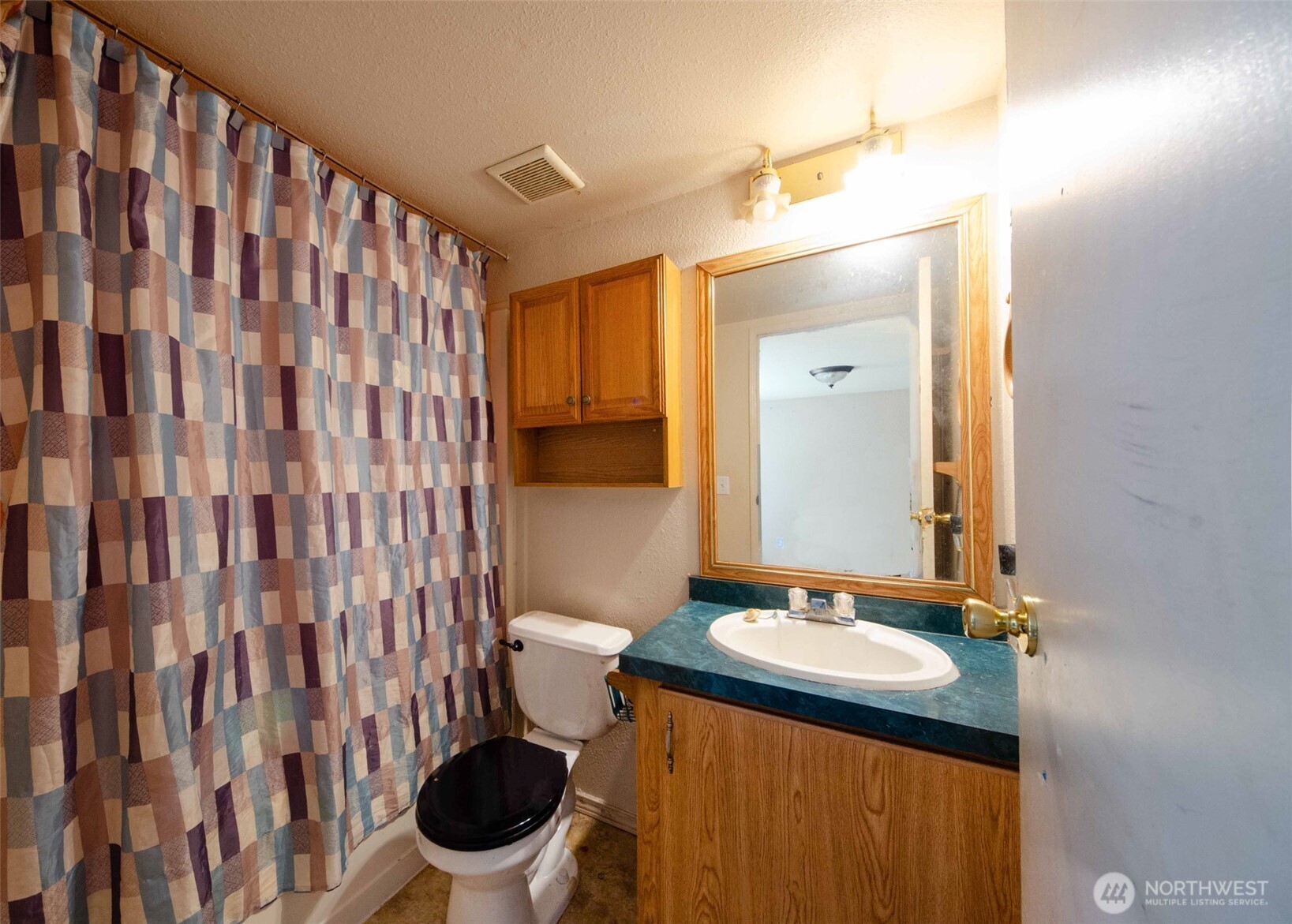 1487 Centralia Alpha Road Chehalis, WA 98532 - Photo 24 of 36 a bathroom with a granite countertop sink and a mirror