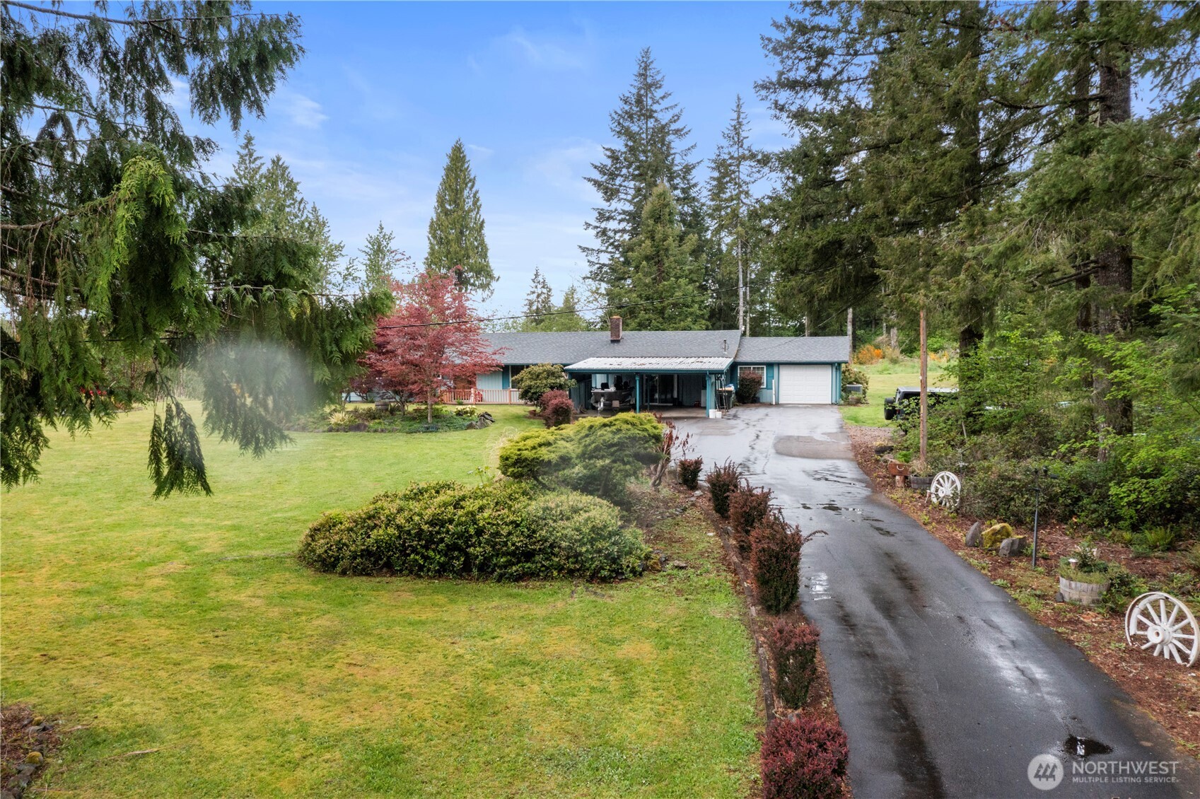 1487 Centralia Alpha Road Chehalis, WA 98532 - Photo 29 of 36 a front view of a house with a yard