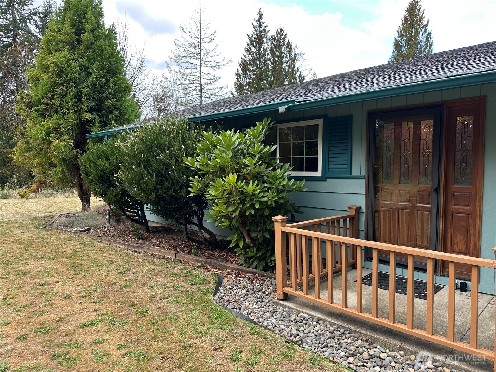 1487 Centralia Alpha Road Chehalis, WA 98532 - Photo 30 of 36 a balcony with view of outdoor space