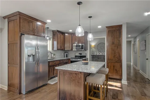 $600,000 | 16816 Landmark Loop, Holt, MO 64048