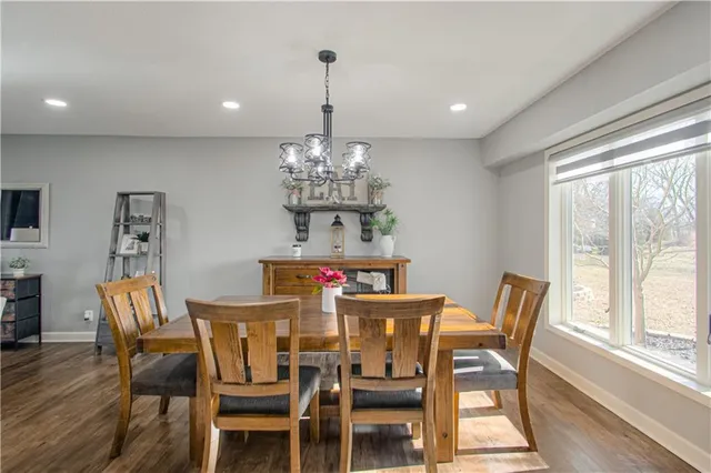 $600,000 | 16816 Landmark Loop, Holt, MO 64048