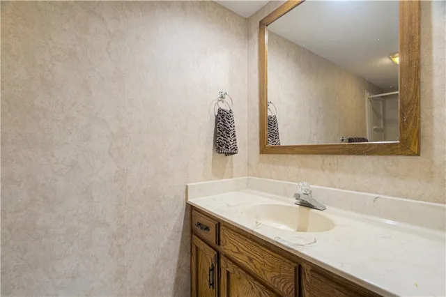 $600,000 | 16816 Landmark Loop, Holt, MO 64048