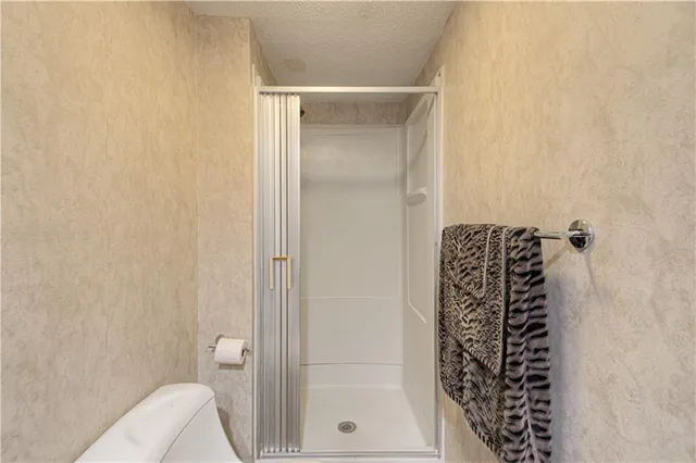 $600,000 | 16816 Landmark Loop, Holt, MO 64048