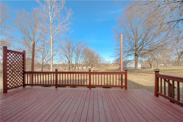 $600,000 | 16816 Landmark Loop, Holt, MO 64048