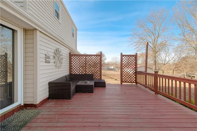 $600,000 | 16816 Landmark Loop, Holt, MO 64048