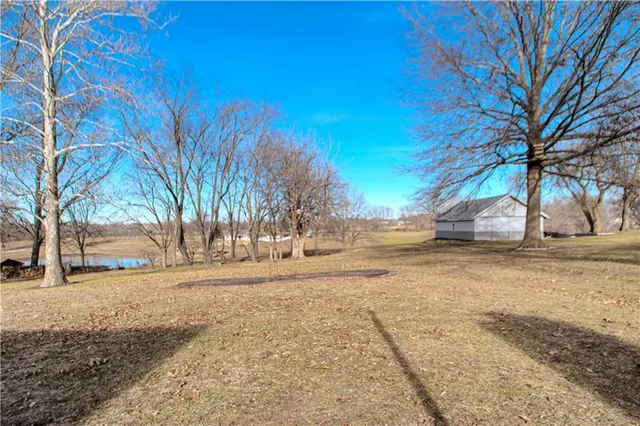 $600,000 | 16816 Landmark Loop, Holt, MO 64048