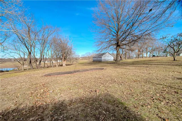 $600,000 | 16816 Landmark Loop, Holt, MO 64048