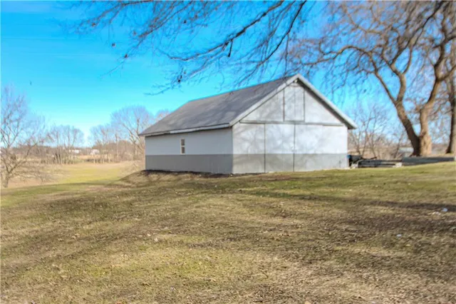 $600,000 | 16816 Landmark Loop, Holt, MO 64048