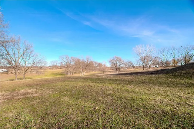 $600,000 | 16816 Landmark Loop, Holt, MO 64048