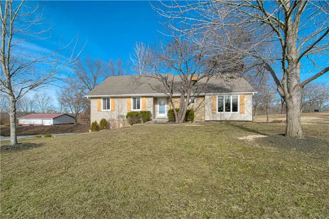 $600,000 | 16816 Landmark Loop, Holt, MO 64048