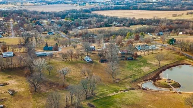 $600,000 | 16816 Landmark Loop, Holt, MO 64048