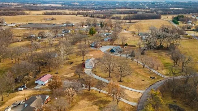 $600,000 | 16816 Landmark Loop, Holt, MO 64048