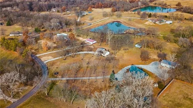 $600,000 | 16816 Landmark Loop, Holt, MO 64048