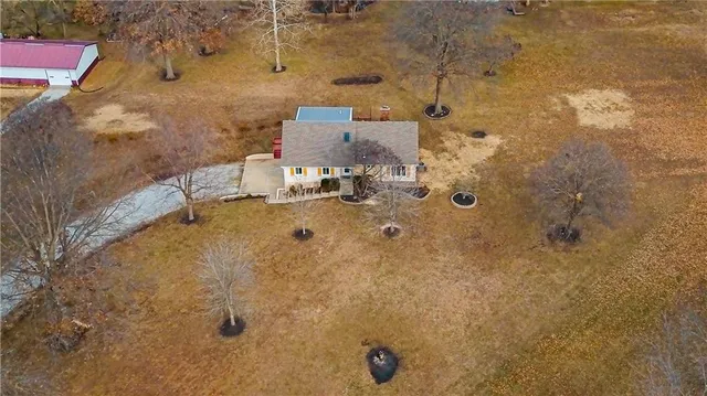 $600,000 | 16816 Landmark Loop, Holt, MO 64048