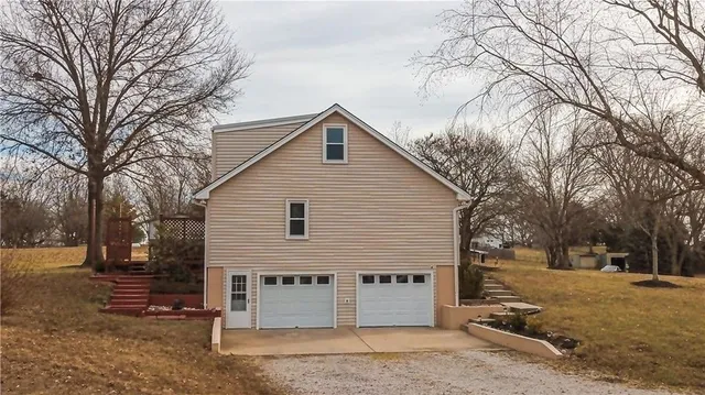 $600,000 | 16816 Landmark Loop, Holt, MO 64048