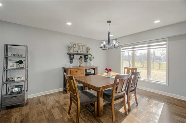 $600,000 | 16816 Landmark Loop, Holt, MO 64048