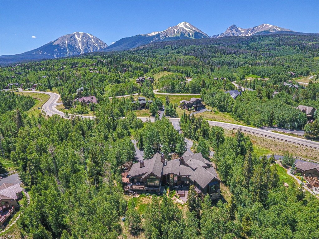 a view of a lot of trees and houses
