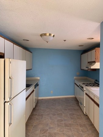 348 Rantoul Street, Unit 302 Beverly, MA 01915 - Photo 6 of 18 Gallery Image 6