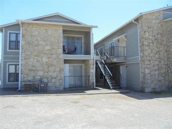 $950 | 1003 Rock Street, Unit 7, Bowie, TX 76230