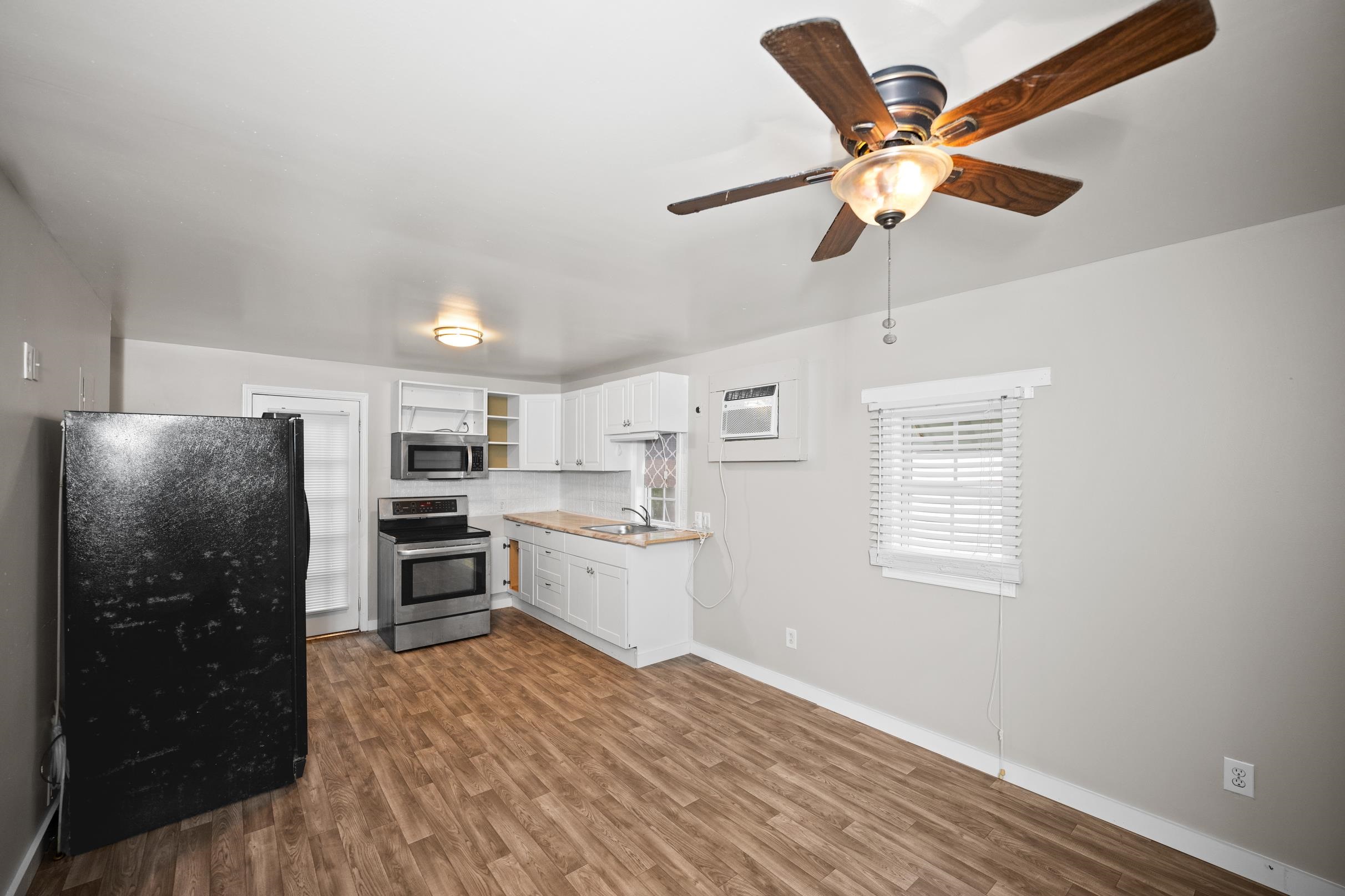 496 Elberta Loop Lillian, AL 36549 - Photo 6 of 29 Kitchen
