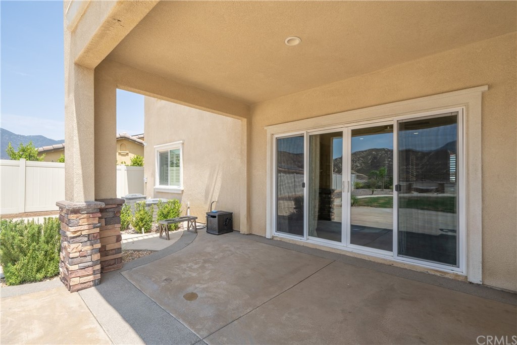 17841 Grapevine Lane San Bernardino, CA 92407 - Photo 37 of 53 a view of an empty room with a window