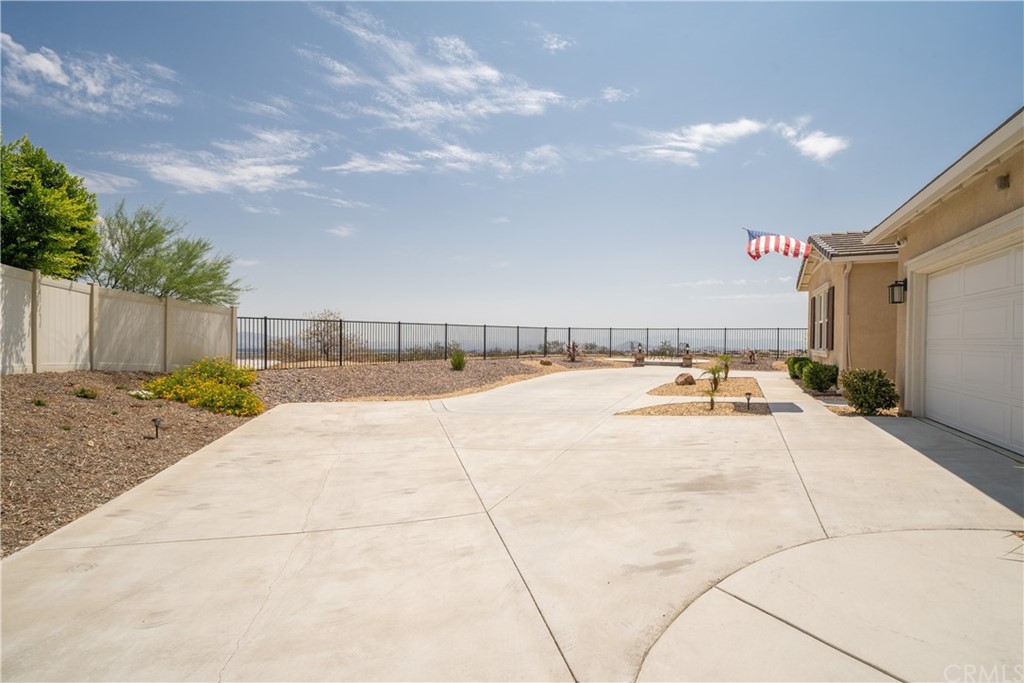 17841 Grapevine Lane San Bernardino, CA 92407 - Photo 4 of 53