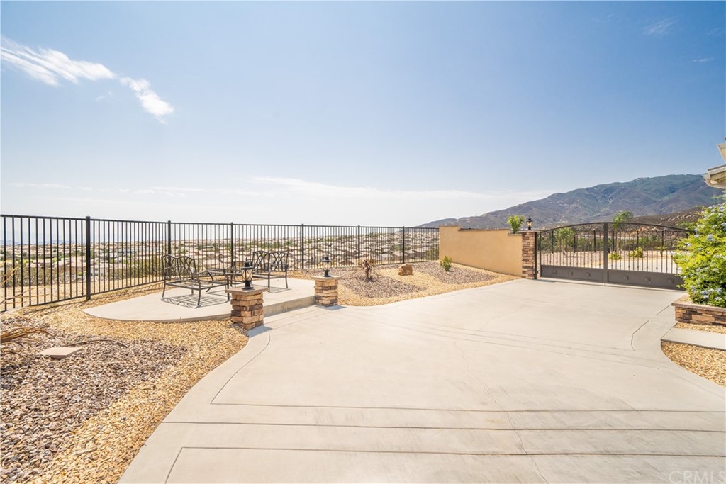 17841 Grapevine Lane San Bernardino, CA 92407 - Photo 6 of 53 a view of a swimming pool and a yard