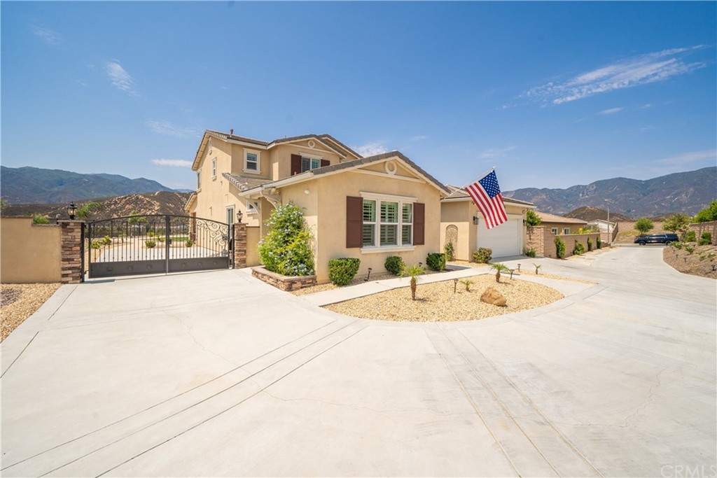17841 Grapevine Lane San Bernardino, CA 92407 - Photo 8 of 53 a view of a house with a wooden fence