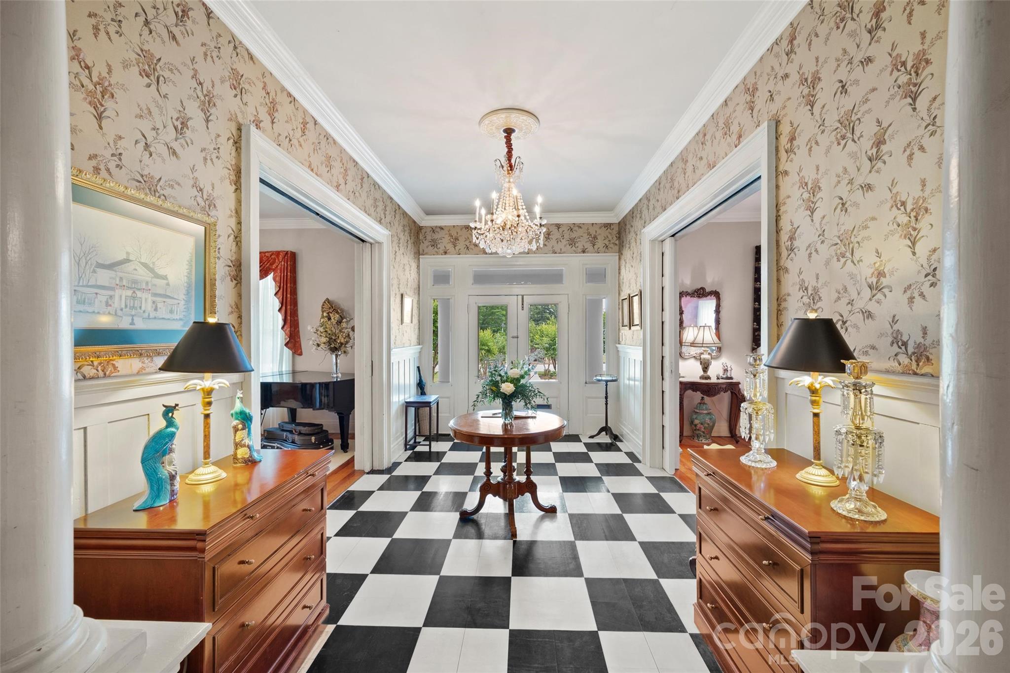 530 East Rutledge Avenue Gaffney, SC 29340 - Photo 7 of 47 a room with furniture and a large window