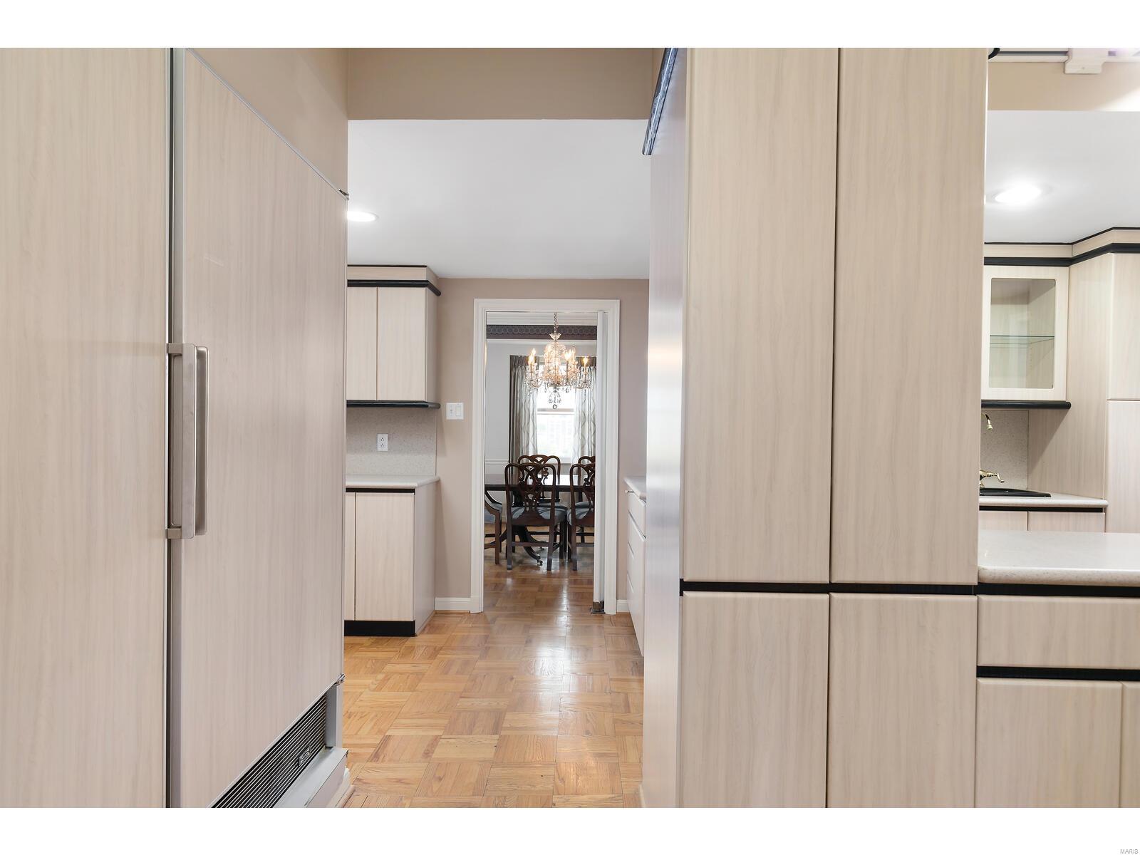 710 South Hanley Road, Unit 12D St. Louis, MO 63105 - Photo 15 of 44