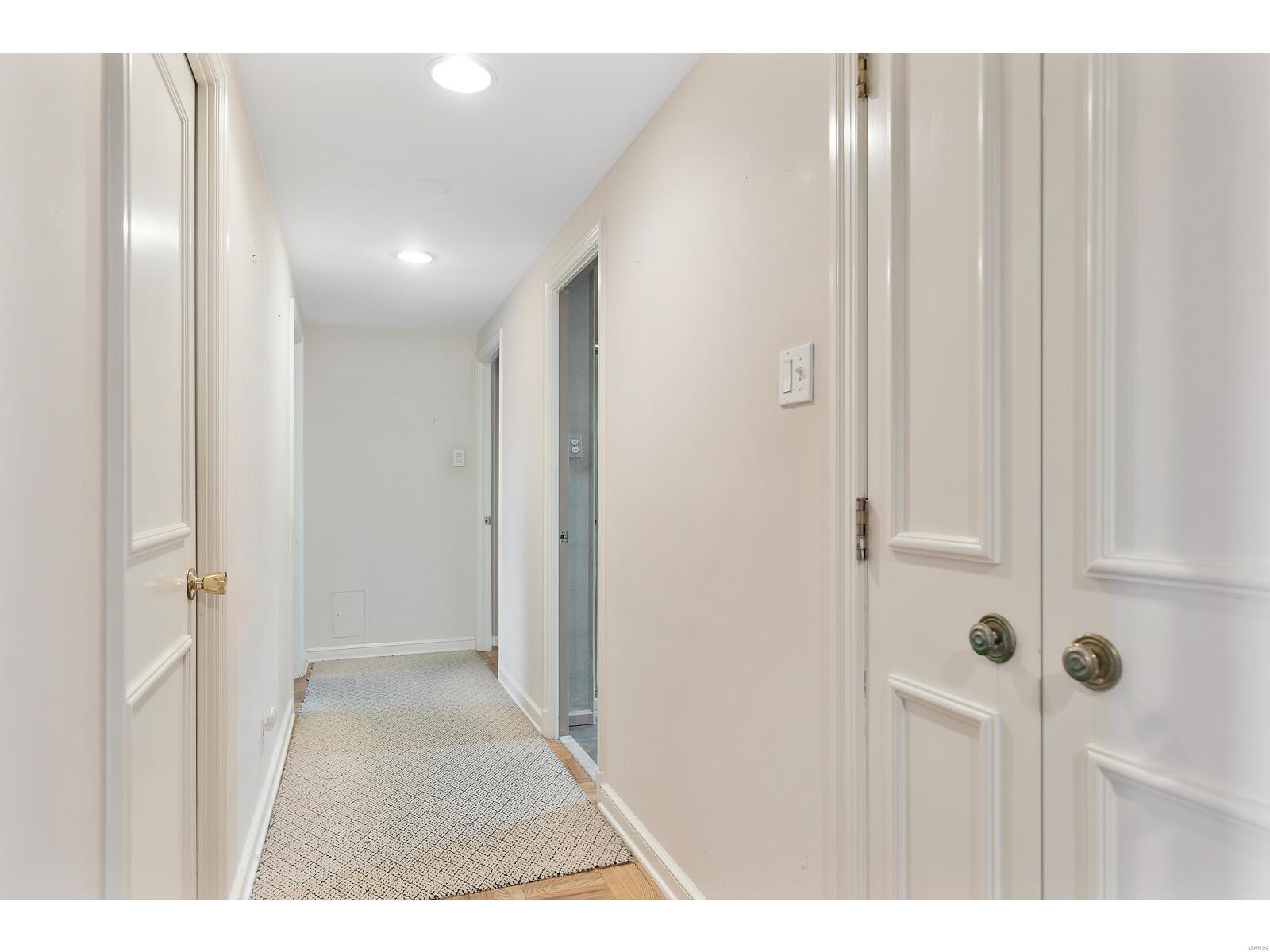 710 South Hanley Road, Unit 12D St. Louis, MO 63105 - Photo 21 of 44