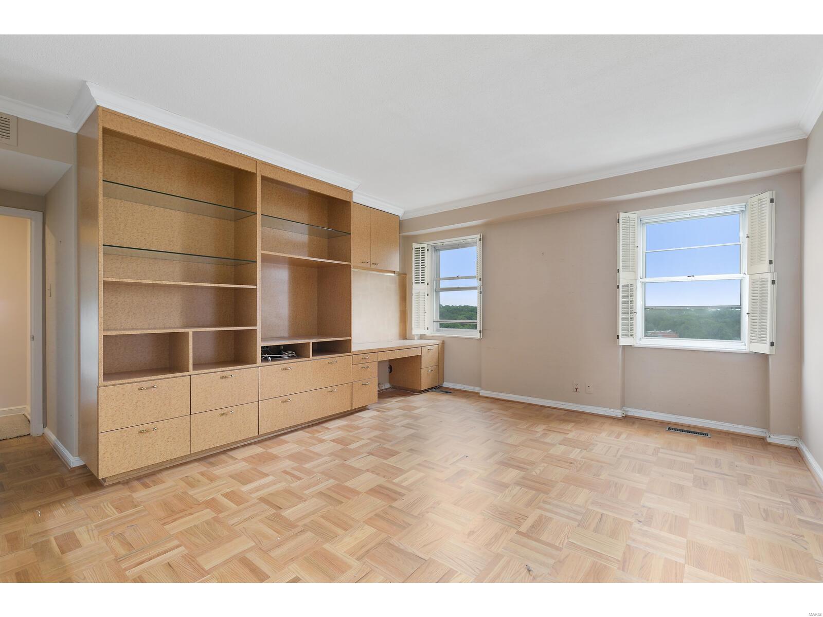 710 South Hanley Road, Unit 12D St. Louis, MO 63105 - Photo 23 of 44