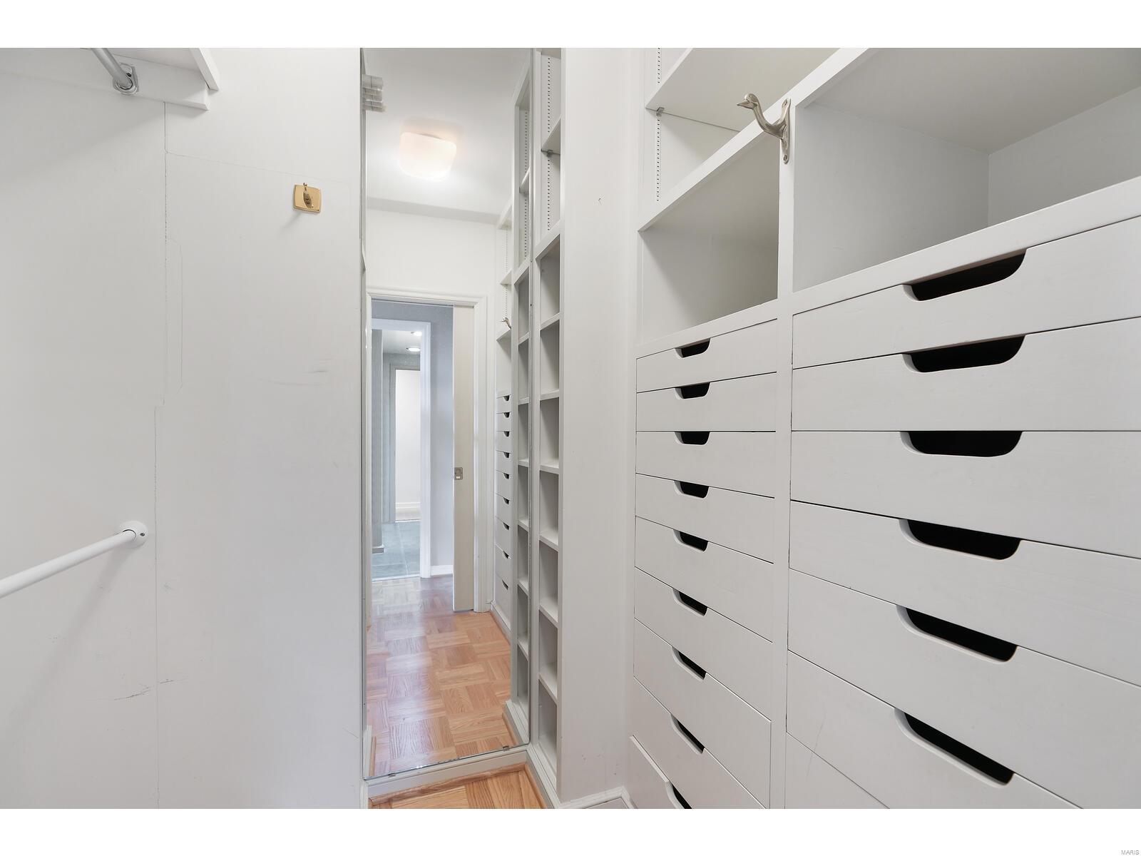 710 South Hanley Road, Unit 12D St. Louis, MO 63105 - Photo 25 of 44