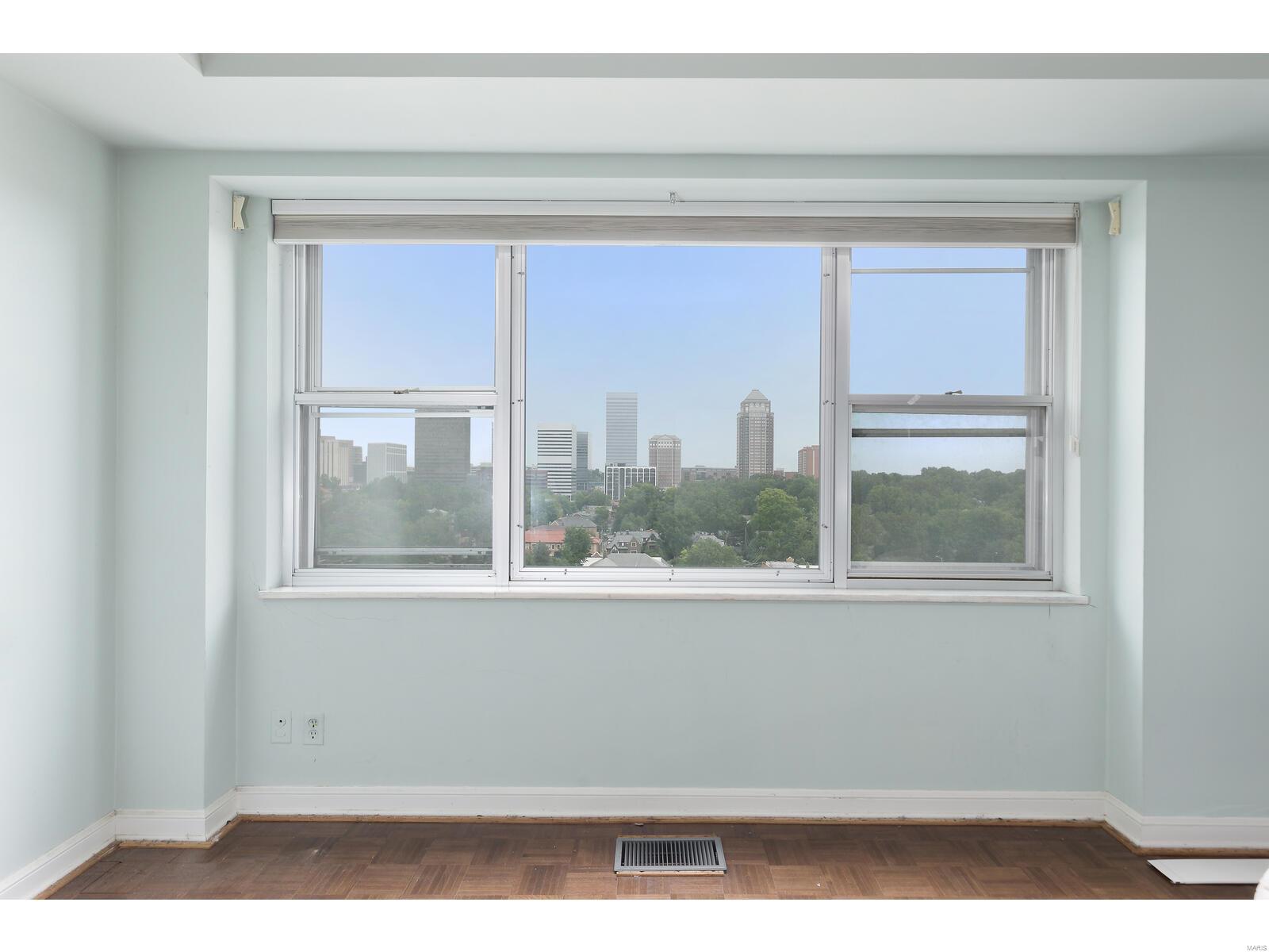 710 South Hanley Road, Unit 12D St. Louis, MO 63105 - Photo 28 of 44