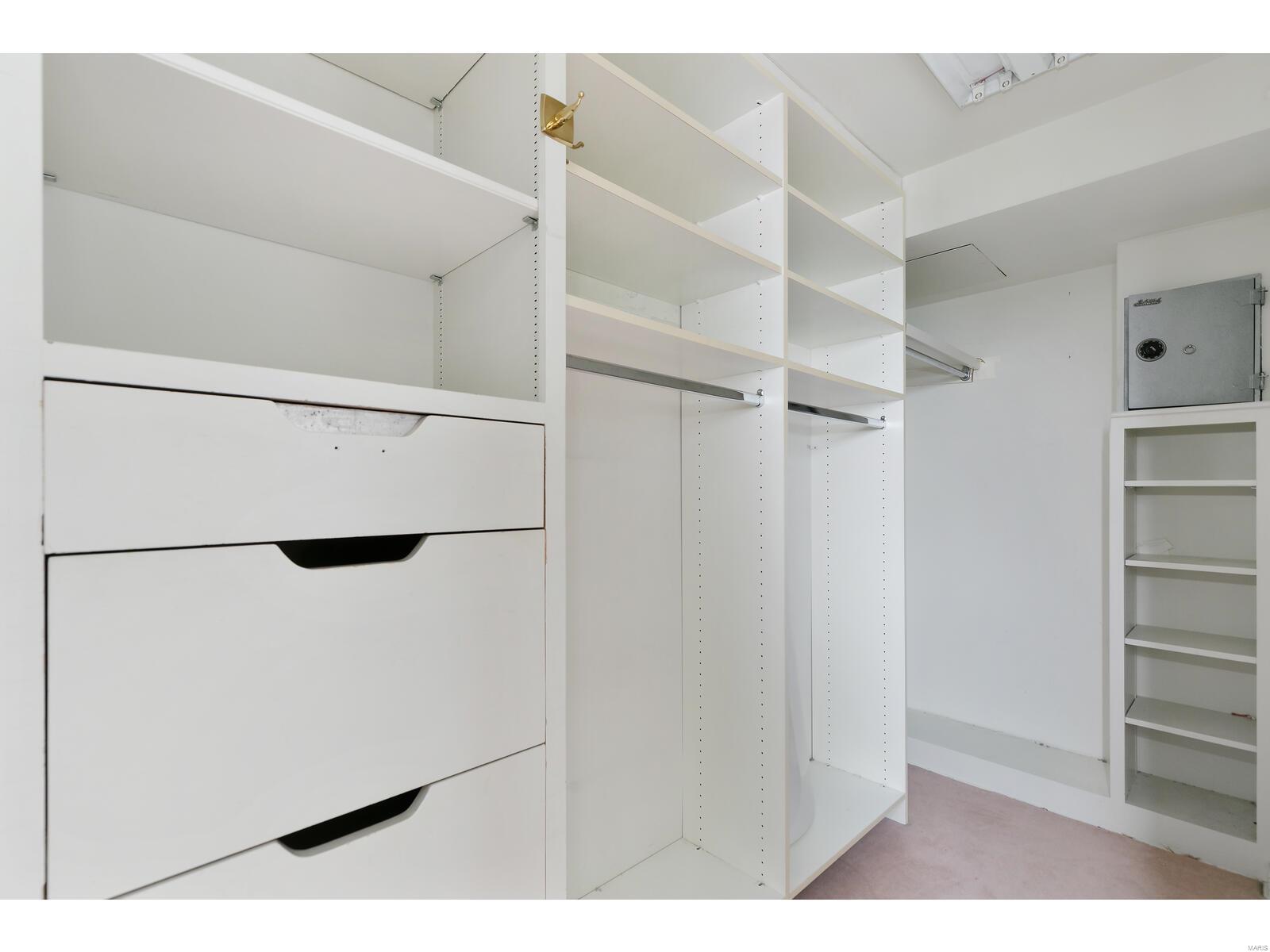 710 South Hanley Road, Unit 12D St. Louis, MO 63105 - Photo 30 of 44