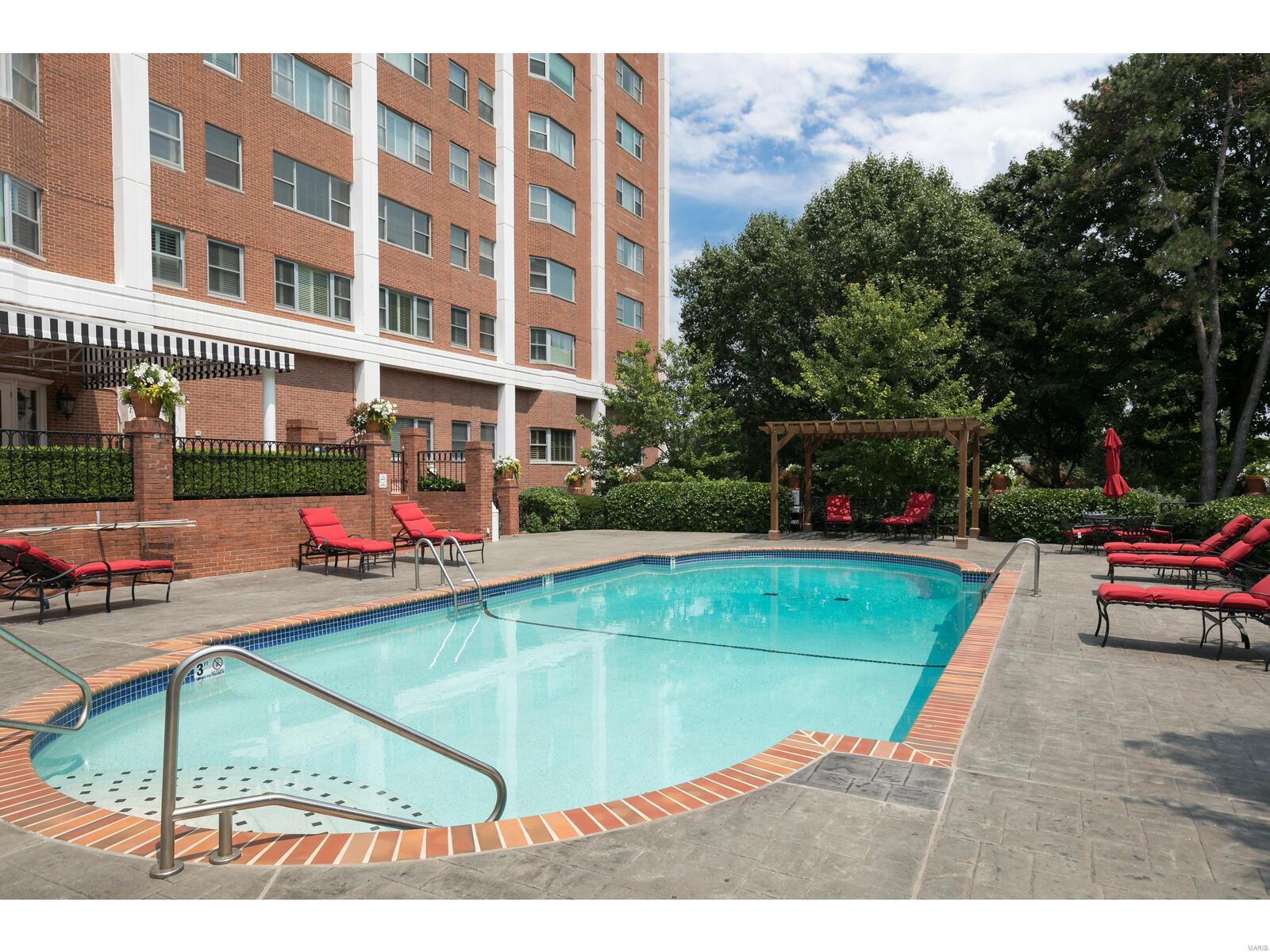 710 South Hanley Road, Unit 12D St. Louis, MO 63105 - Photo 34 of 44