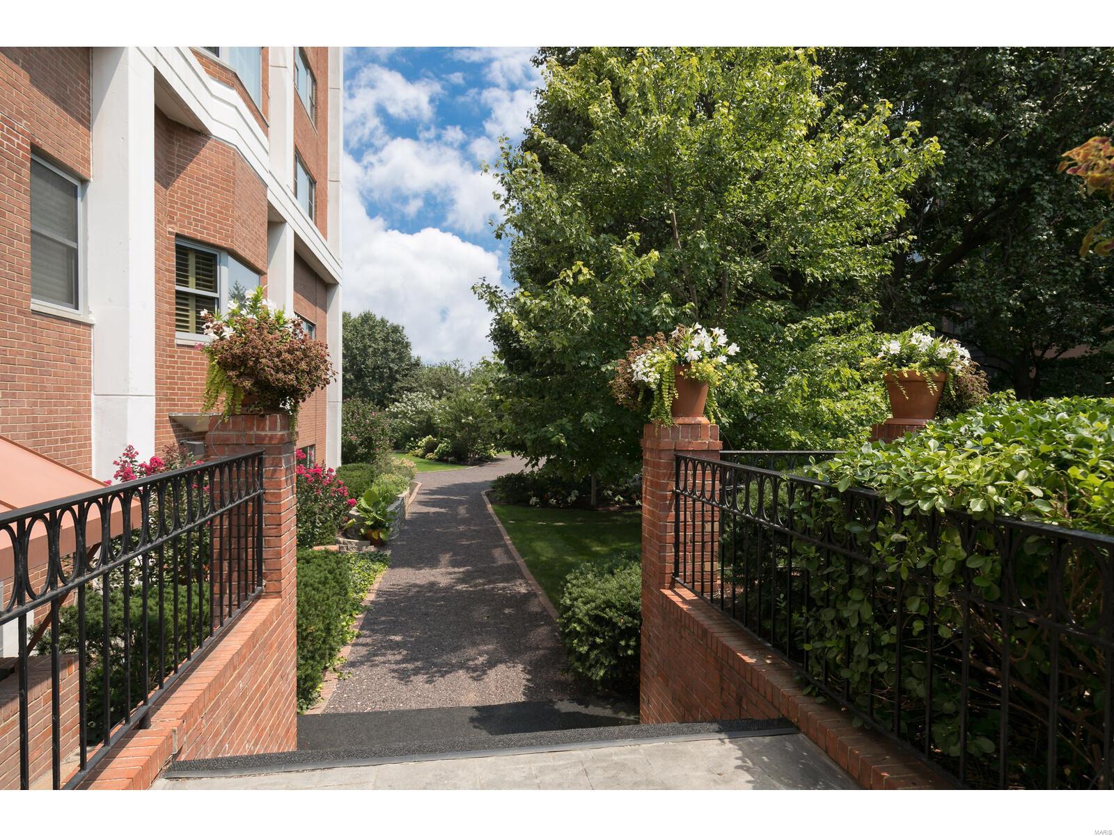 710 South Hanley Road, Unit 12D St. Louis, MO 63105 - Photo 40 of 44