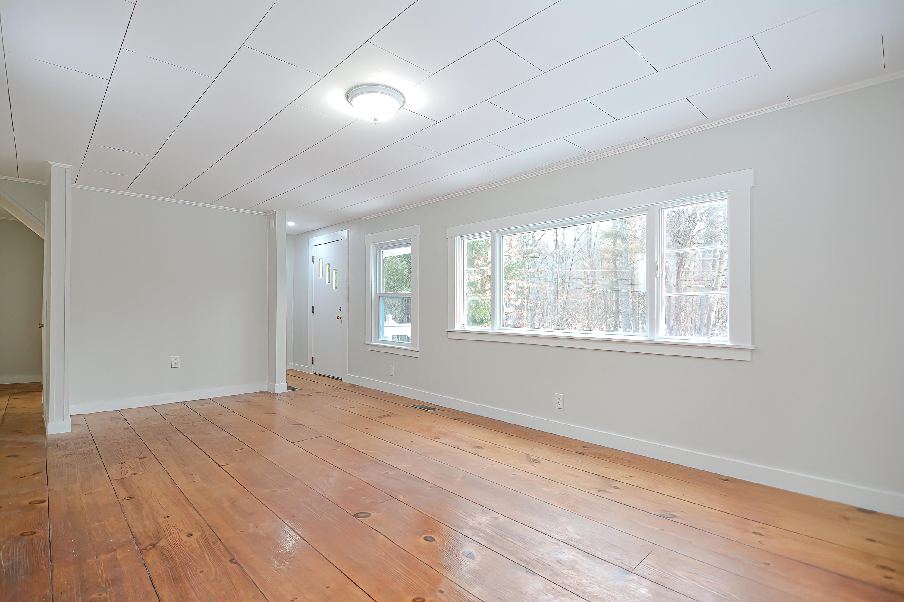 386 Center Road Lebanon, ME 04027 - Photo 8 of 32 Living Room