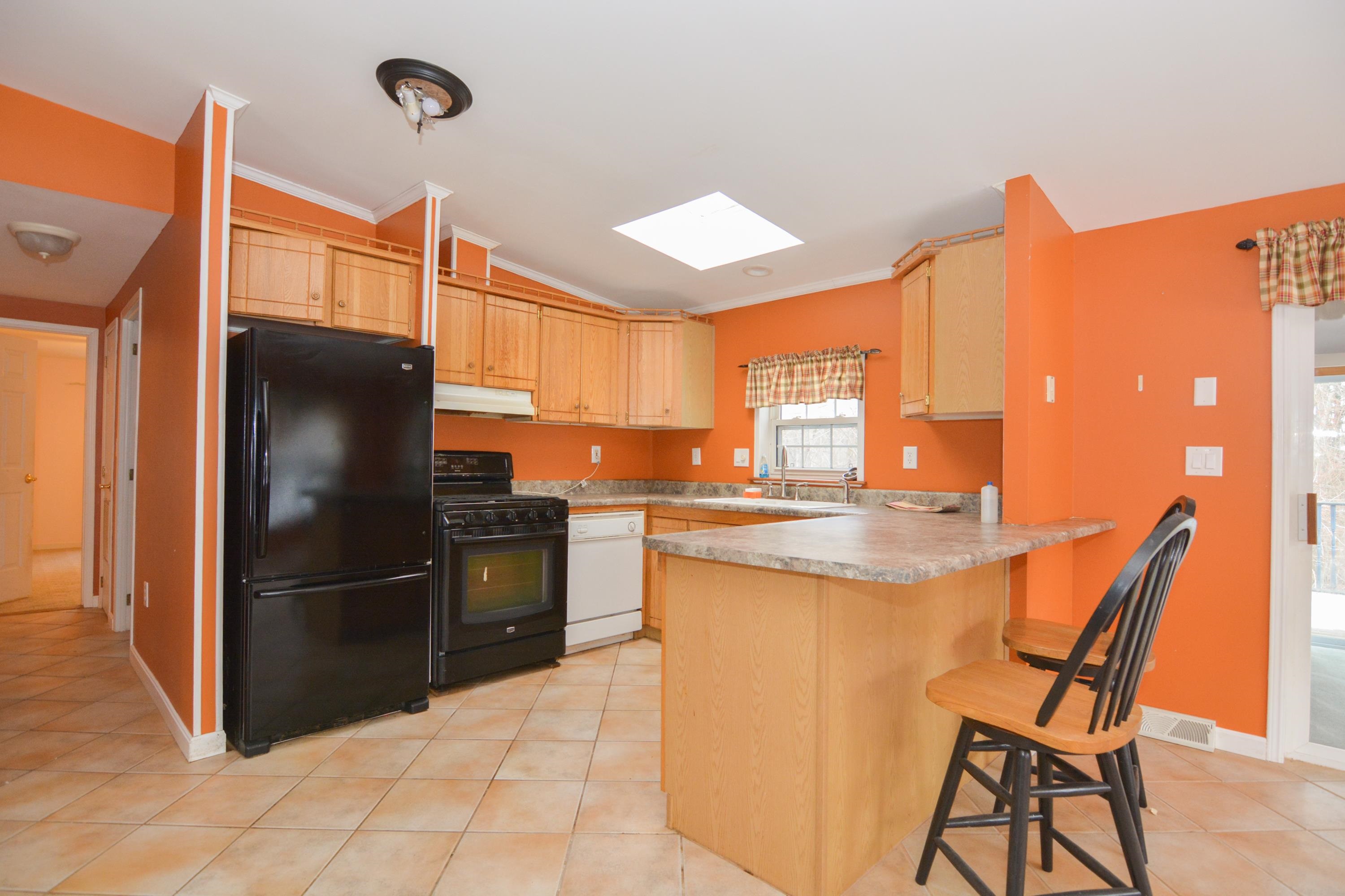 47 Campbell Street Salem, NH 03079 - Photo 2 of 17