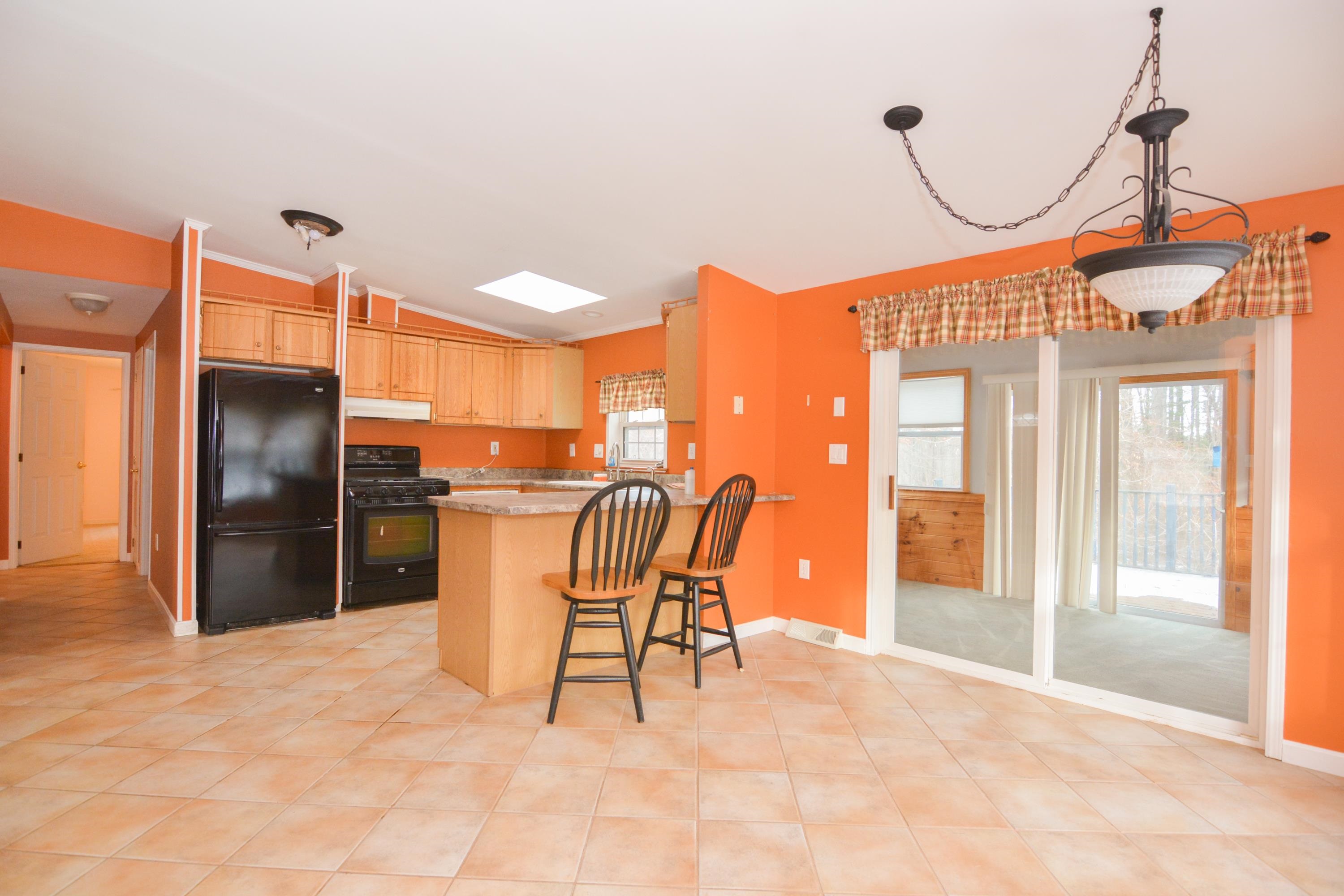 47 Campbell Street Salem, NH 03079 - Photo 5 of 17