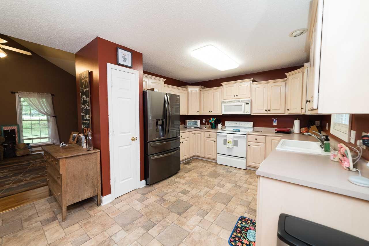 136 Thompson Road Wellford, SC 29385 - Photo 17 of 28